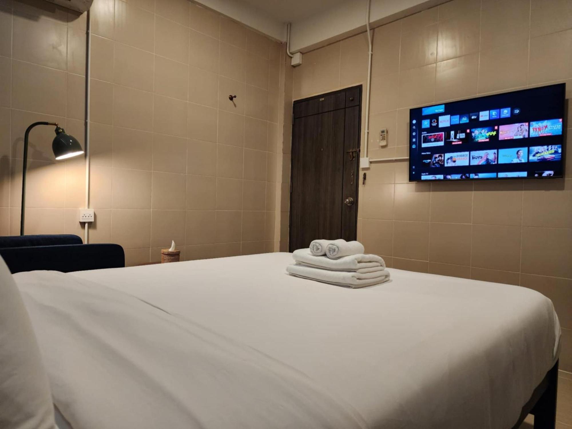 Lo-Ha Guest House, Contactless Check-In Бангкок Экстерьер фото